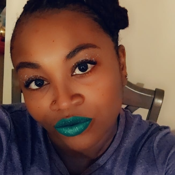 Profile Picture of Kimmie Spradley (@kimmiekimk) on Poshmark