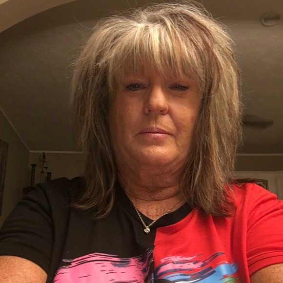 Profile Picture of Teri Hirlinger (@terihirlinger) on Poshmark
