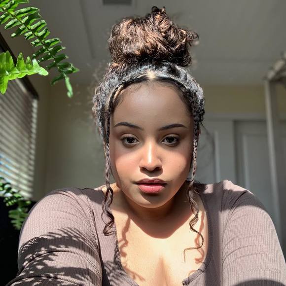 Profile Picture of Lauren Forte (@laurenforte9) on Poshmark