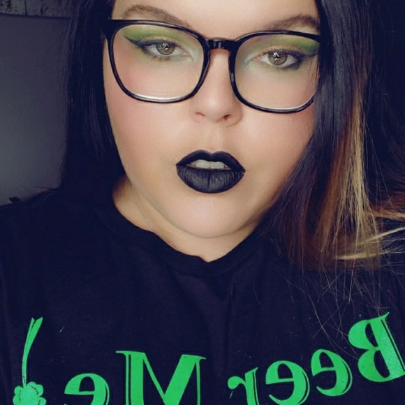 Profile Picture of Kathy Strawbridge (@strawberrytini) on Poshmark