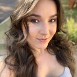 Profile Picture of Maria Carolina (@carolmanzon) on Instagram