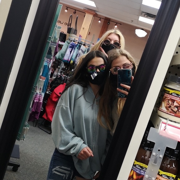 Profile Picture of Kyra Leney (@leneykyra) on Poshmark