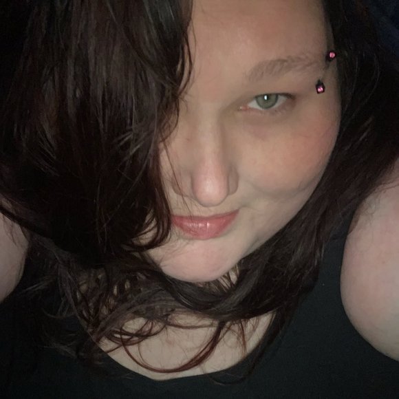 Profile Picture of Tonya Messer (@tonyamesser11) on Poshmark