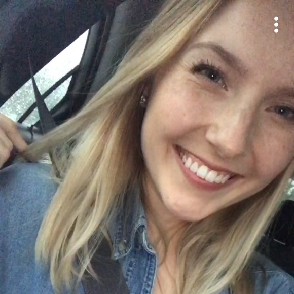 Profile Picture of Miranda Posten (@mirandaposten) on Poshmark