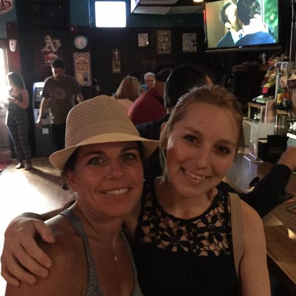 Profile Picture of Amanda Horlings (@amandahorlings) on Poshmark