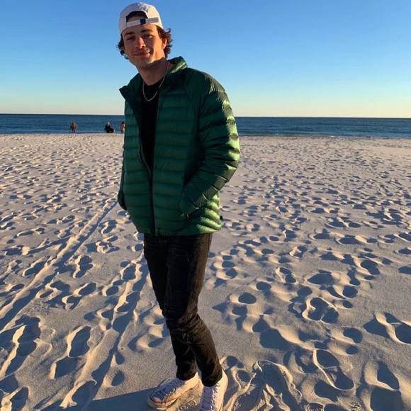 Profile Picture of Brady Hale-landers (@bhalelanders) on Poshmark