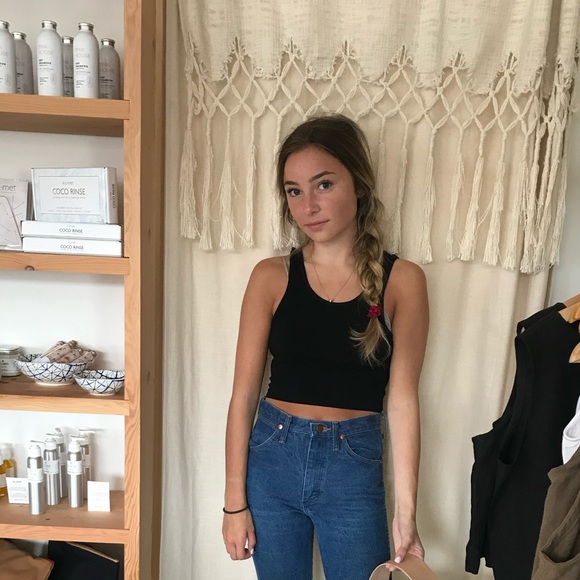 Profile Picture of Emma Oliver (@emmaoliver2311) on Poshmark