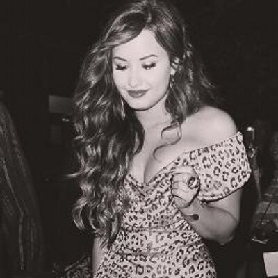 Profile Picture of Ashley† (@@1stNickRouxArmy) on Twitter