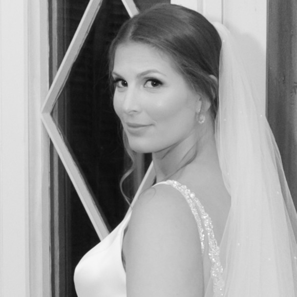 Profile Picture of Lauren Amiott (@laurmiott) on Poshmark