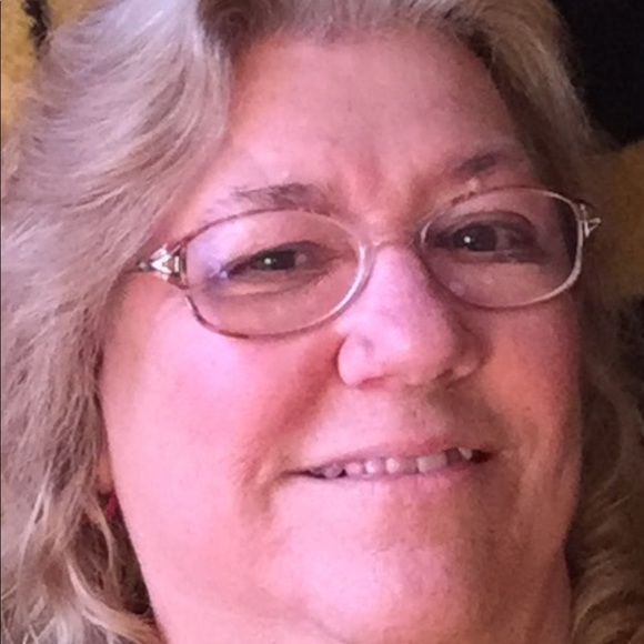 Profile Picture of Dardarnell Burkhamer (@dburkhamer) on Poshmark