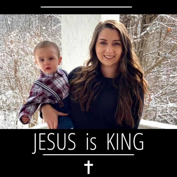 Profile Picture of Taylor Kayal (@taylorkayal) on Poshmark