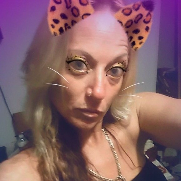 Profile Picture of Danielle Bossick (@dcrazie11) on Poshmark