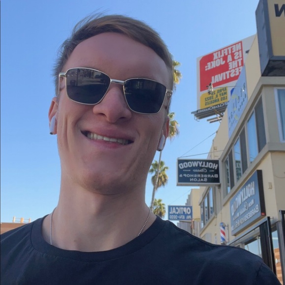 Profile Picture of Chris Rocco (@chrisrocco427) on Poshmark