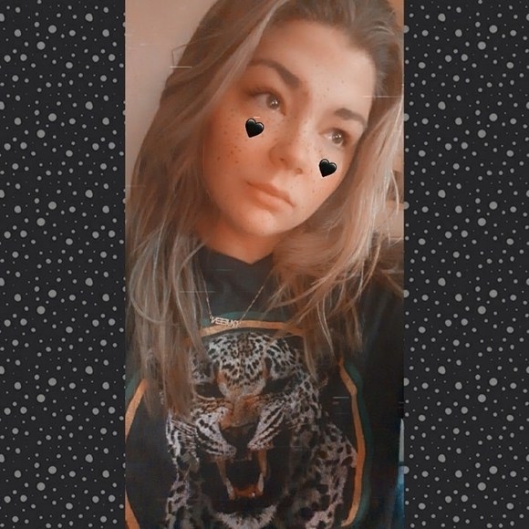Profile Picture of Samantha Monteith (@samimonteith) on Poshmark