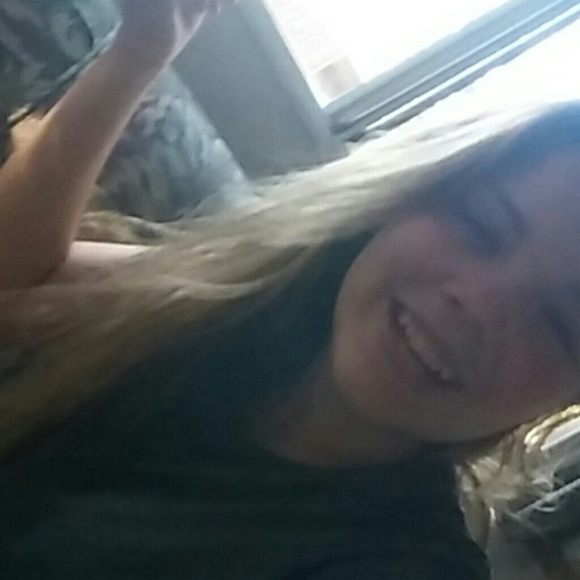 Profile Picture of Claire Roberts (@claire_baby) on Poshmark