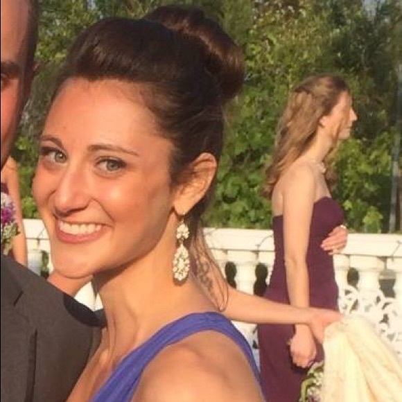 Profile Picture of Alexandra Flowers (@alexflwrs) on Poshmark