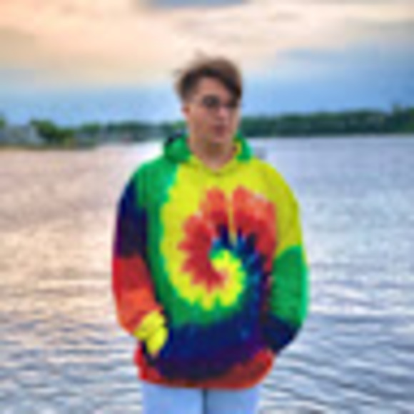 Profile Picture of Ryan Huston (@rhuston084) on Poshmark