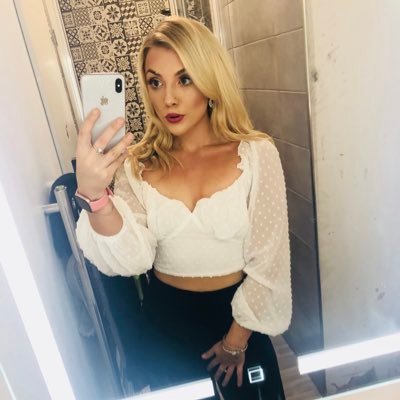 Profile Picture of Eleanor (@_EleanorHogan) on Twitter