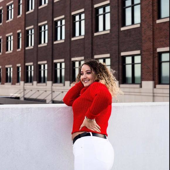 Profile Picture of Lauren Remington (@1631920) on Poshmark