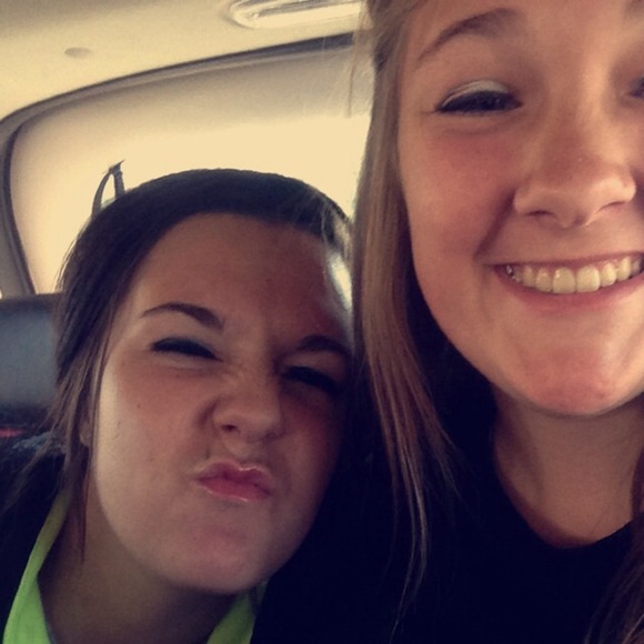 Profile Picture of Raylea Folstad (@rayray1002) on Poshmark