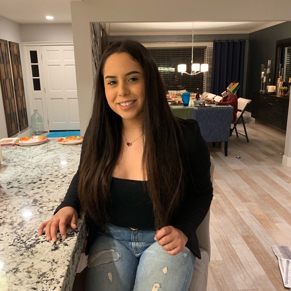 Profile Picture of Daniella Alvarez (@yella714) on Poshmark