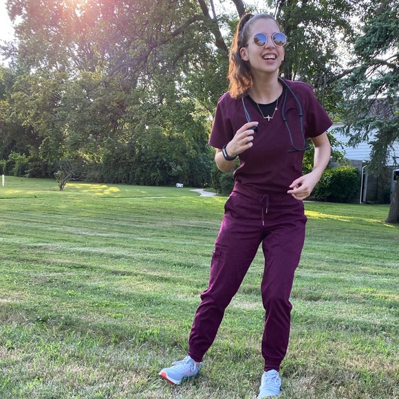 Profile Picture of Aly Siragusa (@aly_siragusa) on Poshmark