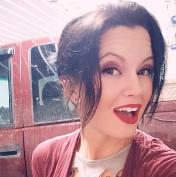 Profile Picture of Nicole Meserole (@nmeserole) on Poshmark