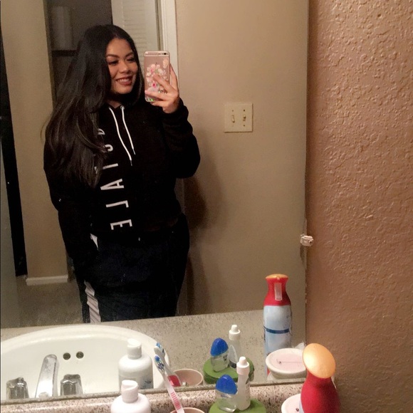 Profile Picture of Tatiyana Vilaylack (@tat_vilaylack97) on Poshmark