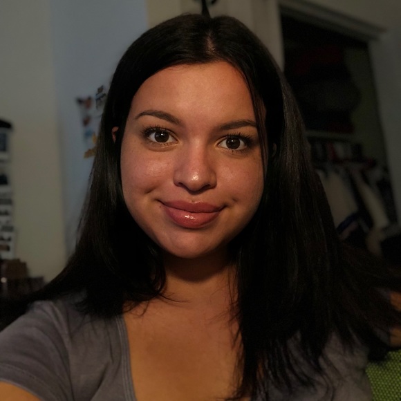 Profile Picture of Emily Liberato (@emlib) on Poshmark