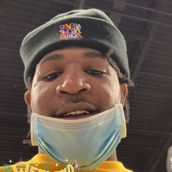 Profile Picture of Darius Carson (@dcarson28) on Poshmark