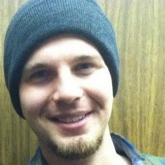 Profile Picture of Carson Strickling (@gordonfrom) on Poshmark