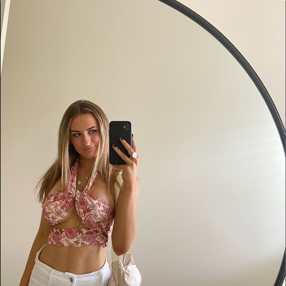 Profile Picture of Ruby Hitchings (@rubyhitchings) on Poshmark