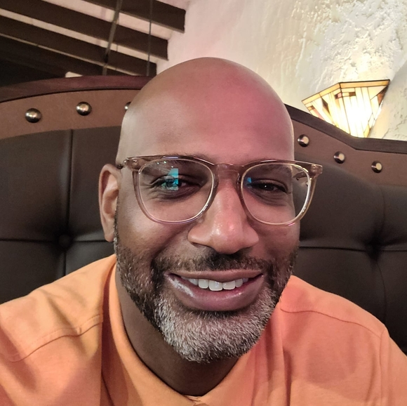 Profile Picture of Demetres Curry (@demetrescurry) on Poshmark