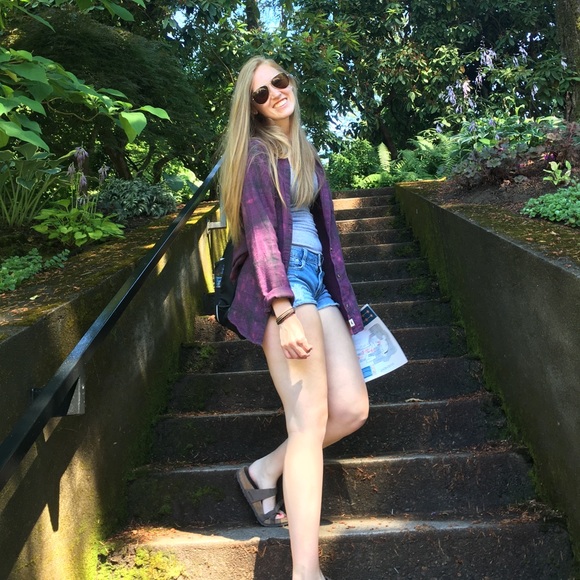 Profile Picture of Brianna Harthun (@16bhart) on Poshmark