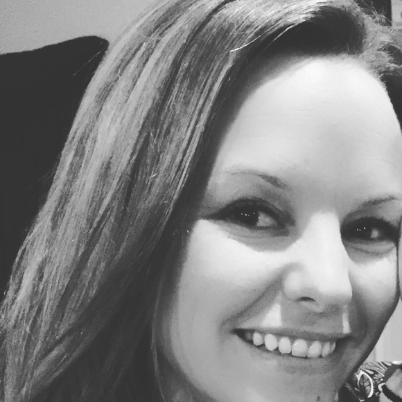 Profile Picture of Beth Walker (@bwalks11) on Poshmark