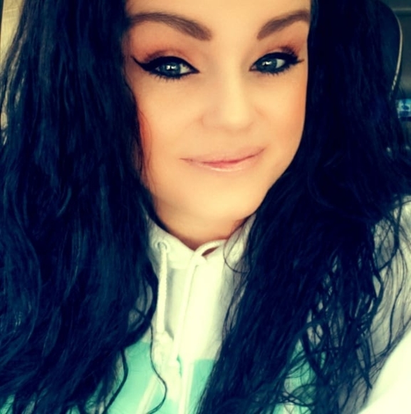 Profile Picture of Michelle Cavazos (@cavazosprincess) on Poshmark