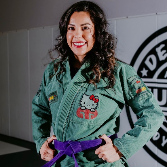 Profile Picture of Yvette Wong (@ywongnj) on Poshmark