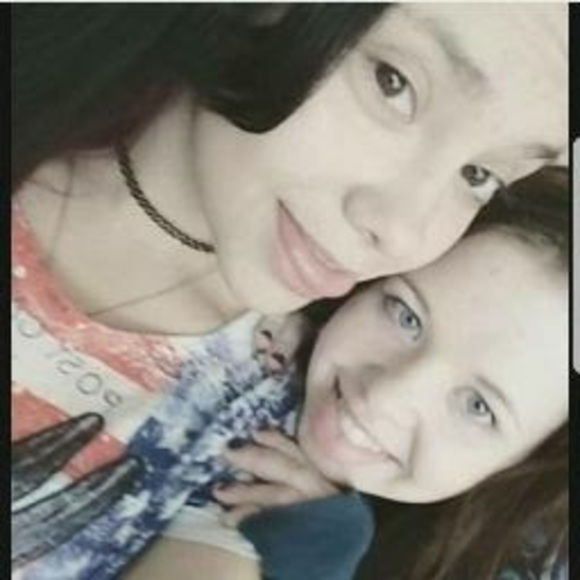 Profile Picture of Cynthia Estergren (@cestergren) on Poshmark