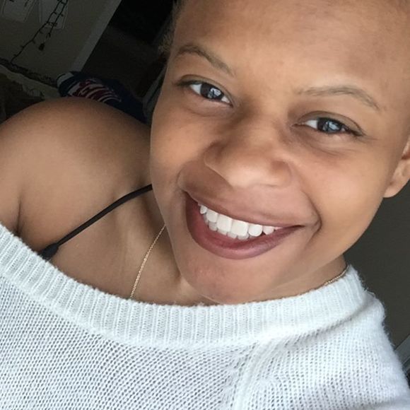 Profile Picture of Essie Essie (@miss_essie) on Poshmark