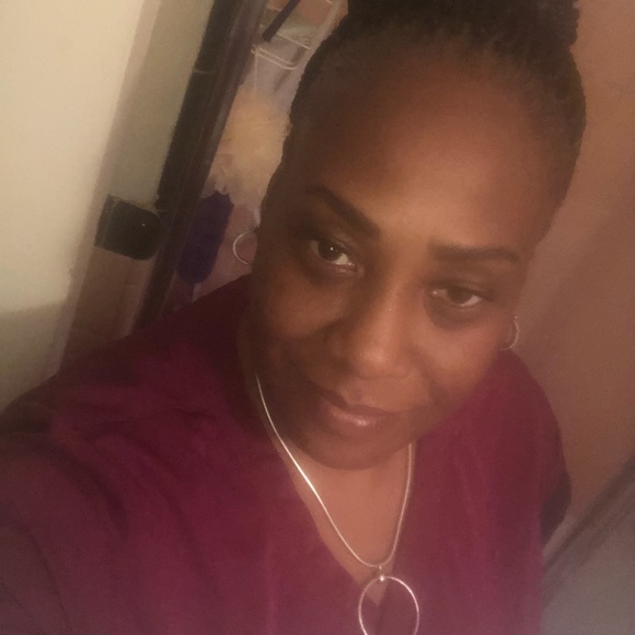 Profile Picture of Christine Meyers (@cmeyers818) on Poshmark