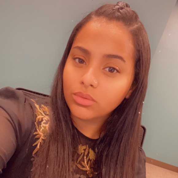 Profile Picture of Luz Estevez (@sweetylye) on Poshmark