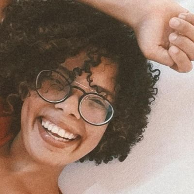 Profile Picture of Carly Fernandes (@carllyfernandes) on Twitter