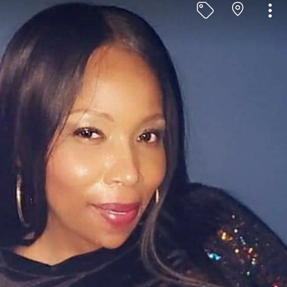 Profile Picture of Lashanda Thomas (@lashandatho) on Poshmark