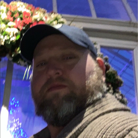 Profile Picture of Darrin Dillow (@dillowd) on Poshmark