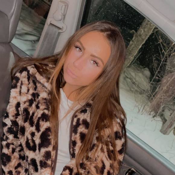 Profile Picture of Rielly Schuemann (@riellyschuemn) on Poshmark