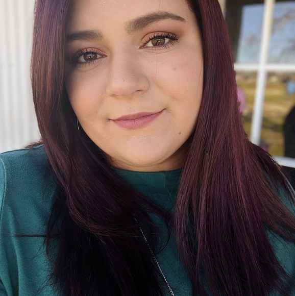 Profile Picture of Kellie Miller (@kellie_reed_) on Poshmark