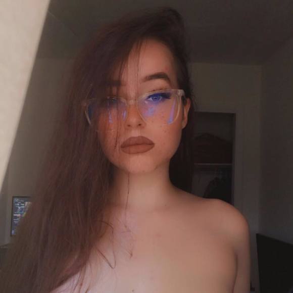 Profile Picture of Ashley Kappelmann (@love_is_fake) on Poshmark