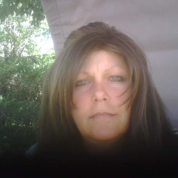 Profile Picture of Teri Scothern (@teriscothern) on Poshmark