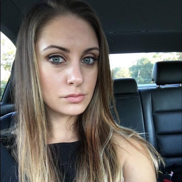 Profile Picture of Lisa Strollo (@lisamstrollo) on Poshmark