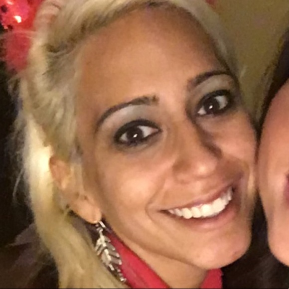 Melissa Yow - Poshmark Profile Picture of Melissa Yow (@melissyow) on Poshmark